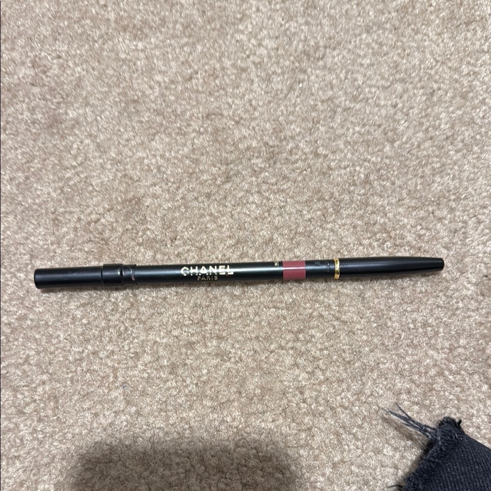 Chanel Black and Pink Lip Liner in Pivoine